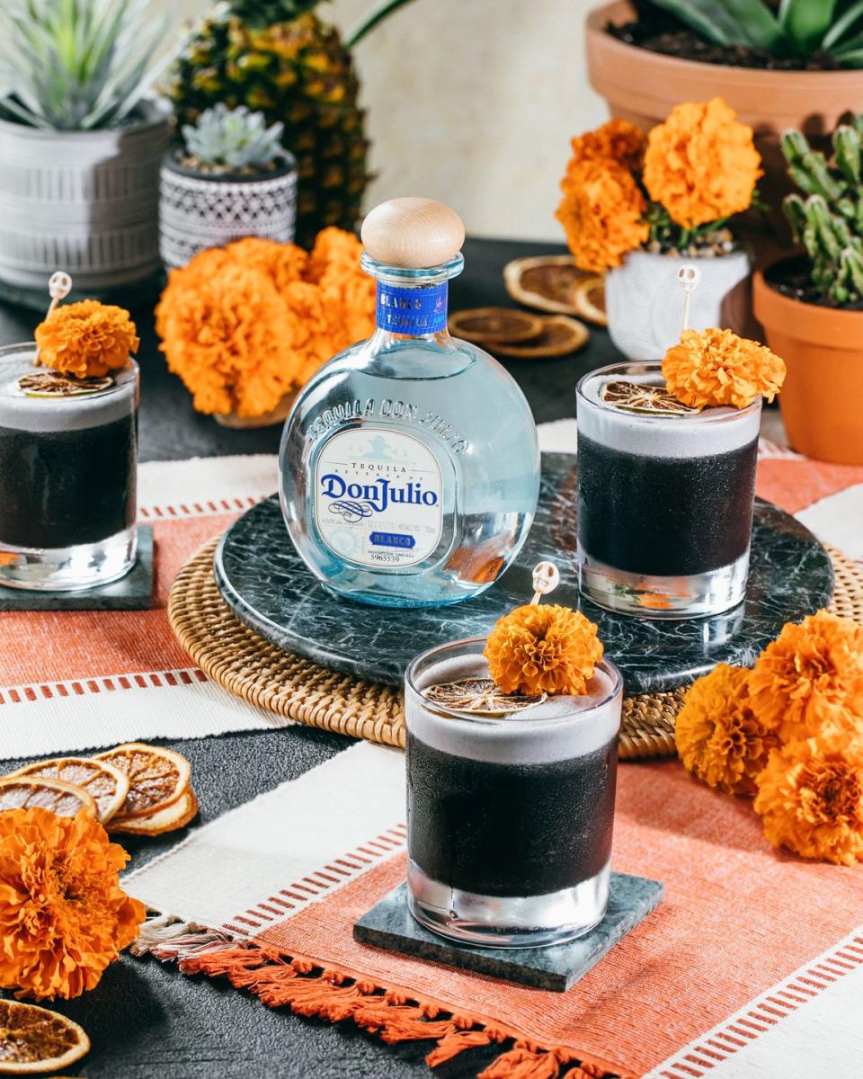 <p><strong>Ingredients</strong></p><p><strong><br></strong>1.5 oz Tequila Don Julio Blanco<br>.75 oz Fresh Pineapple Juice<br>.75 oz Fresh Lime Juice<br>.25 oz Agave Nectar <br>.5 tsp Activated Charcoal Powder</p><p><strong>Instructions</strong></p><p>Combine Tequila Don Julio Blanco, fresh pineapple juice, fresh lime juice, agave nectar and activated charcoal powder into a cocktail shaker with ice. Shake well. Strain contents into a double rocks glass over fresh ice. Garnish with a lime wheel and an edible marigold flower.<br></p>