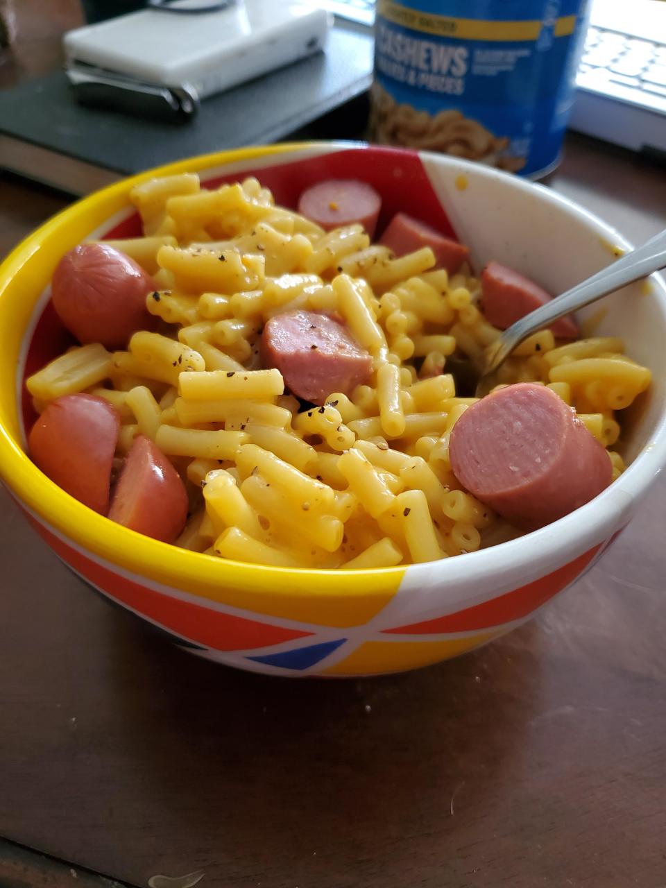 Mac 'n' cheese with sliced hot dogs in a bowl