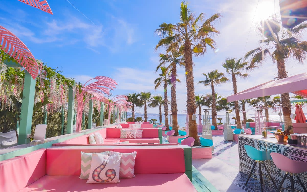 The art-deco hotel where unique pink suites meet a pastel poolside haven (Wi-Ki-Woo Hotel)