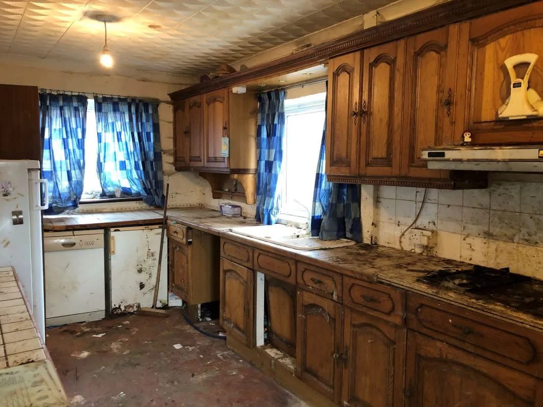 This Nottinghamshire house requires a refurb. (Zoopla)