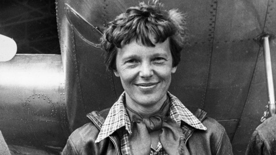 Amelia Earhart is photographed with her Lockheed Model 10-E Electra, the aircraft she used in her attempted flight around the world. Earhart and the plane went missing on July 2, 1937. - Underwood & Underwood/Alamy Stock Photo