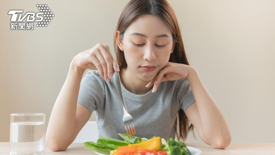 長期飲食習慣和精神狀態有關。（示意圖，非當事人／shutterstock達志影像）