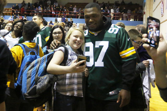 Packers DE Kenny Clark planned toy giveaway in his hometown, then