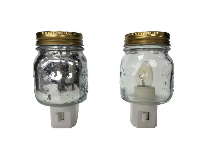 <a href="http://www.cpsc.gov/en/Recalls/2015/Nantucket-Distributing-Recalls-Mason-Jar-Night-Light/" target="_blank">Items recalled</a>: Nantucket Distributing recalled the Mason Jar Night Light because the plastic at the base of the light bulb can melt and pose a burn hazard  Reason: Burn hazard