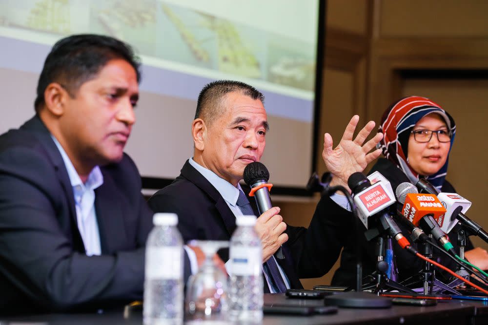 Penang Port Commission chairman Datuk Tan Teik Cheng speaks during a press conference at the Royale Chulan Hotel Penang December 15, 2020. — Picture by Sayuti Zainudin