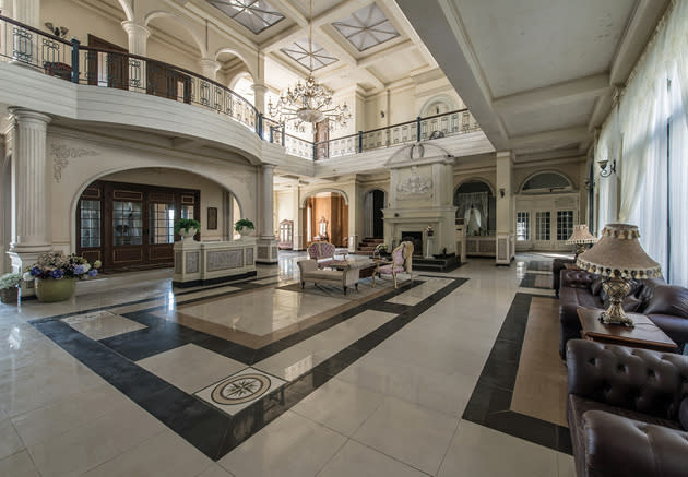 Das prächtige Foyer eignet sich für ganz unterschiedliche Formate und ist zusammen mit den anderen Räumlichkeiten beispielsweise in romantischen Streifen zu sehen.