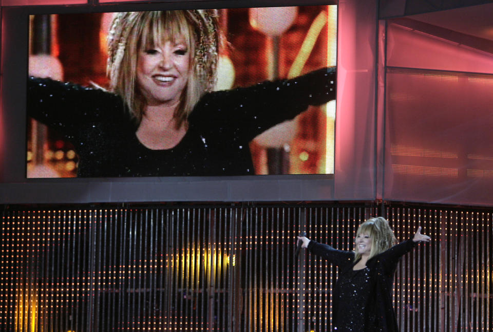 Russian pop singer Alla Pugacheva performs as an invited guest during the opening show of the New Wave international song contest in Jurmala July 28, 2009. REUTERS/Ints Kalnins (LATVIA ENTERTAINMENT)