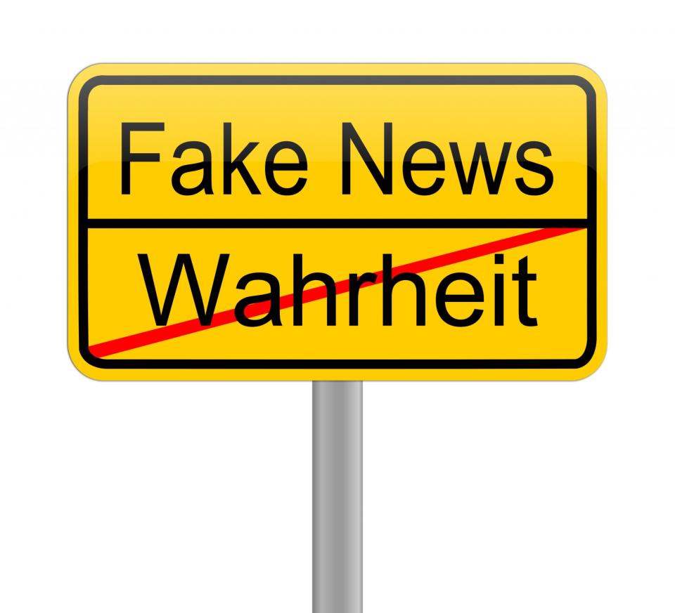 <p>Verbreiten sich Fake-News im Internet, kann das erheblichen Schaden anrichten. Mit Ihnen wird beispielsweise Stimmung gegen einzelne Personen oder Institutionen gemacht. Beheben lässt sich der dadurch entstandene schlechte Ruf oder wirtschaftliche Schaden meist nicht mehr. „Es gibt kein Gesetz, das grundsätzlich die Erstellung oder Verbreitung verbietet“, erklärt Roland-Partneranwalt und Fachanwalt für Arbeitsrecht Fabian Rüsch aus Rostock. „Haben die Fake News aber einen beleidigenden oder verleumderischen Inhalt, handelt es sich dabei um eine Straftat.“ Und dann könne dem Autor eine Freiheitsstrafe von bis zu fünf Jahren, mindestens aber eine deftige Geldstrafe drohen. </p>