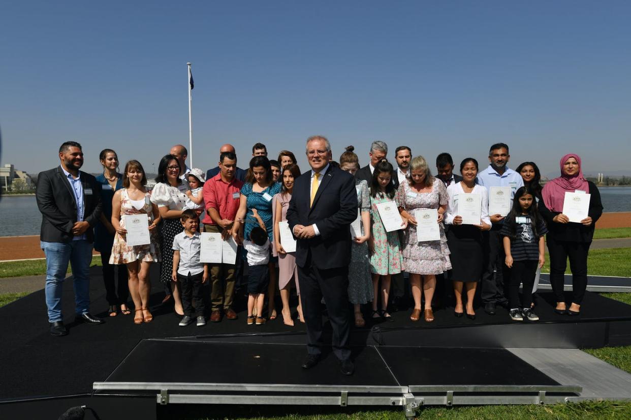 <span class="caption">Prime Minister Scott Morrison with new citizens in 2020.</span> <span class="attribution"><span class="source">Mick Tsikas/AAP</span></span>