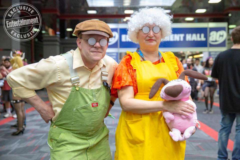 Eustace and Muriel from Courage the Cowardly Dog cosplayers