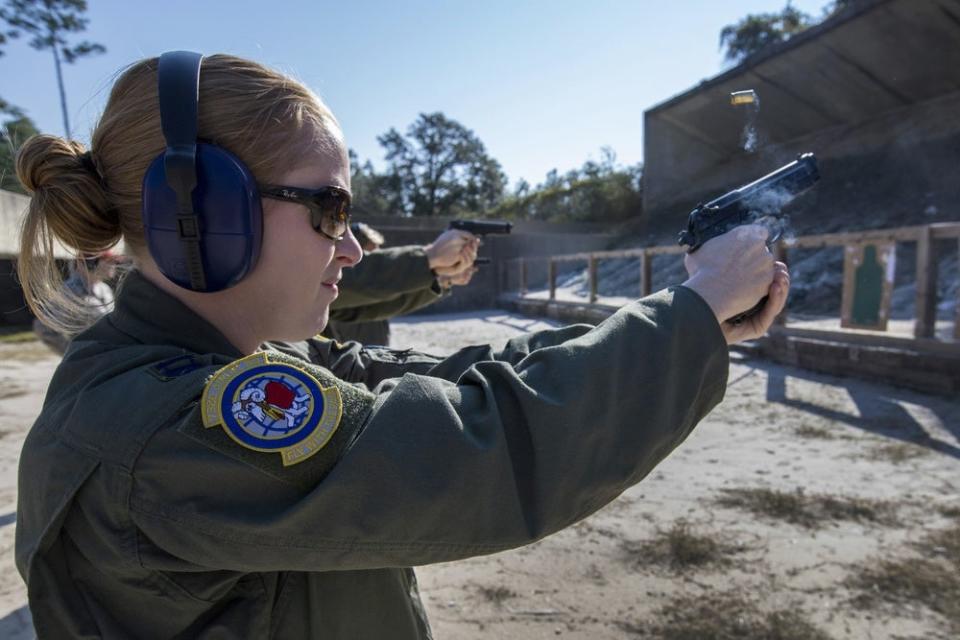 <em><em>It's popular in Hollywood, but the teacup grip offers little to no recoil control</em> (U.S. Air Force)</em>