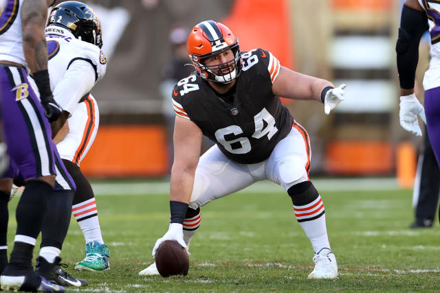 Browns center, NFLPA president JC Tretter tests positive for COVID-19  before Packers game