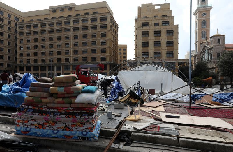 People dismantle tents in Beirut