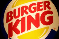 <p>Für viele ist Burger King der bessere Fast-Food-Laden gegenüber dem großen, gelben M. Von den über 15.000 Geschäften der Kette werden rund 90 Prozent von Franchisepartnern betrieben – was im April 2014 zu einem Hygiene-Skandal führte, der von RTL aufgedeckt wurde. Die Yi-Ko-Holding betrieb 89 Restaurants, wurde jedoch von Burger King nach Ausstrahlung des Beitrags gekündigt. (Foto: ddp) </p>