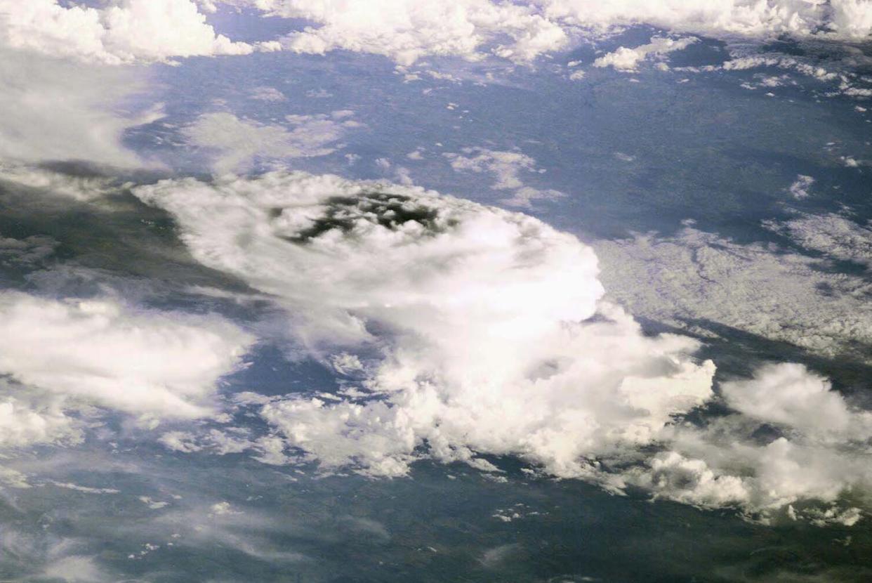 Nubes de tormenta vistas desde la Estación Espacial Internacional ISS <a href="https://www.esa.int/ESA_Multimedia/Images/2000/11/Storm_clouds_seen_from_the_International_Space_Station_ISS" rel="nofollow noopener" target="_blank" data-ylk="slk:ESA;elm:context_link;itc:0;sec:content-canvas" class="link ">ESA</a>, <a href="http://creativecommons.org/licenses/by/4.0/" rel="nofollow noopener" target="_blank" data-ylk="slk:CC BY;elm:context_link;itc:0;sec:content-canvas" class="link ">CC BY</a>