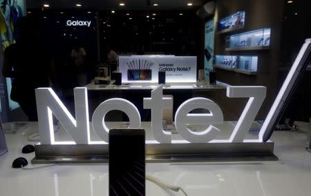 An advertisement of Samsung Galaxy Note 7 is seen at a mobile phone shop in Hanoi, Vietnam October 12, 2016. REUTERS/Kham