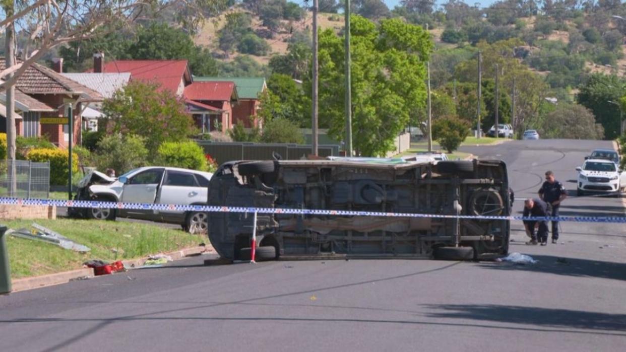 A man has died and three others have been injured following a tragic two-vehicle car crash in regional NSW overnight.Six people were trapped inside of a Toyota minibus after it collided with a Kia Sorento on Fitzroy Avenue in Cowra on Saturday, about 310km west of Sydney. Picture: NineNews