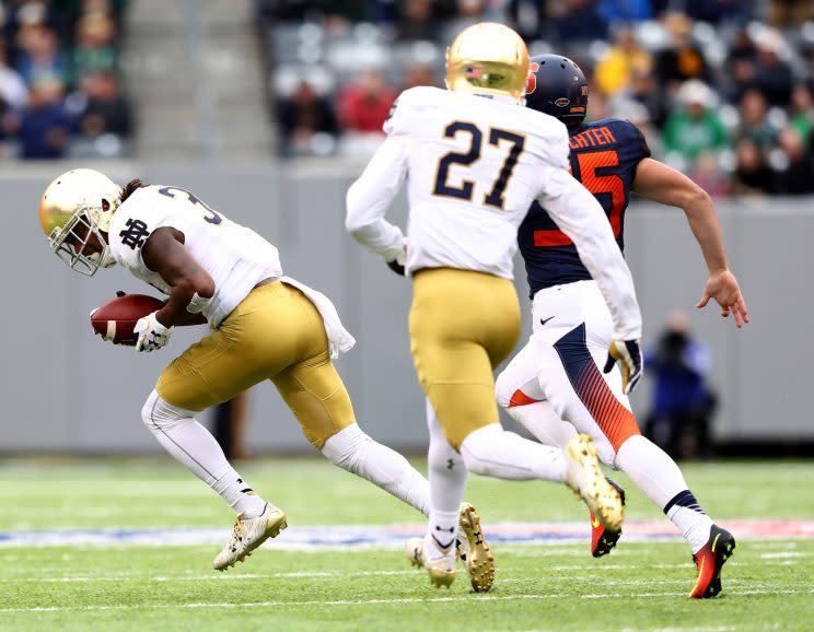 EAST RUTHERFORD, NJ - OCTOBER 01: Cole Luke #36 of the Notre Dame Fighting Irish picks up the blocked extra point and runs it in for the safety in the first quarter against the Syracuse Orange at MetLife Stadium on October 1, 2016 in East Rutherford, New Jersey. (Photo by Elsa/Getty Images)