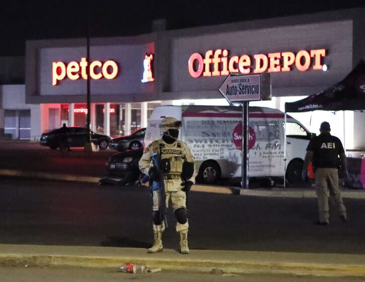 Members of the Mexican Army and forensic experts work at the site where four radio station workers were killed and two restaurant employees were wounded in Ciudad Juarez, state of Chihuahua, Mexico, on August 11, 2022. (Photo by HERIKA MARTINEZ / AFP) (Photo by HERIKA MARTINEZ/AFP via Getty Images)