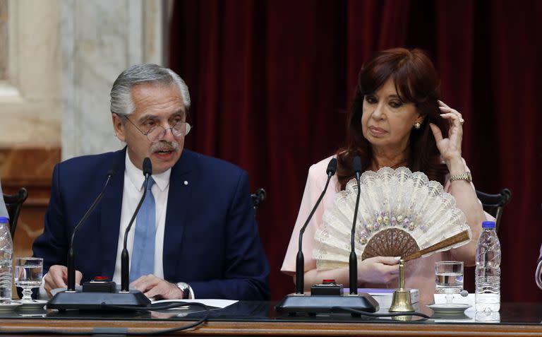 Asamblea legislativa , el presidente Alberto Fernández  y la vice Cristina Kirchner en el recinto del Congreso