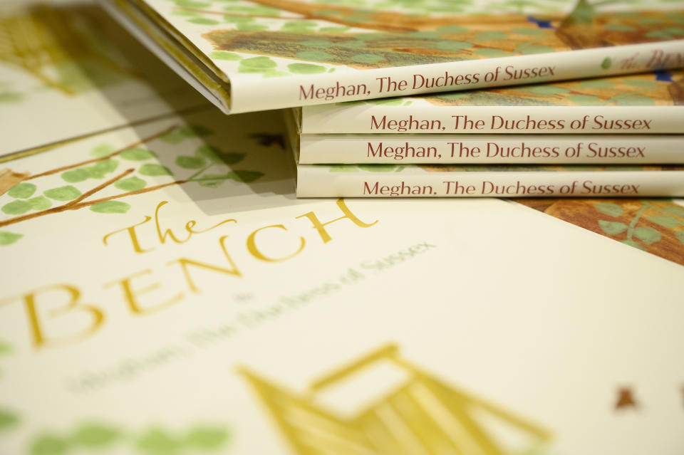 Meghan vermarktet ihr Buch weiterhin als Herzogin von Sussex - ein Titel, den sie weiterhin tragen darf. Damit darf sich ebenso kritisch auseinandergesetzt werden wie mit dem Buch - die Frage ist, wie (Bild: Leon Neal/Getty Images)