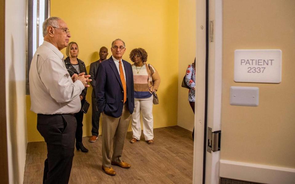 Consultant John W. Dow, far left, and Judge Steve Leifman, center, lead a tour of the not-yet-opened Miami Center for Mental Health and Recovery at 2200 NW Seventh Ave.. Pedro Portal/pportal@miamiherald.com