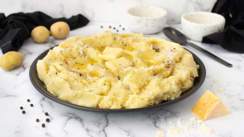 cacio e pepe mashed potatoes