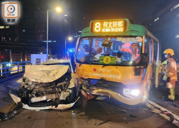 事件中2部車損毀嚴重。(沈厚錚攝)