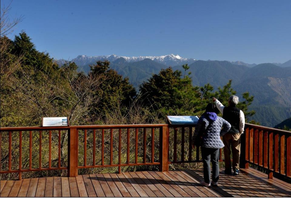 觀霧清晰可見聖稜線雪山積雪美景。（圖：雪管處提供）