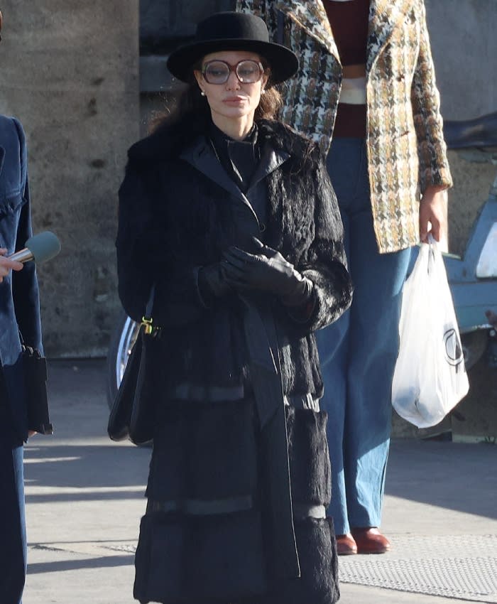 Angelina Jolie por las calles vestida de María Callas