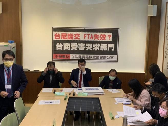 尼加拉瓜去年12月與我國斷交後，隨即片面宣布立即終止（Terminate）與我國所簽署的自由貿易協定（FTA），但我國政府卻認為台尼FTA仍應有效，只是中止（Suspend），這也使得進口業者陷入進退兩難的窘境。（楊孟立攝）