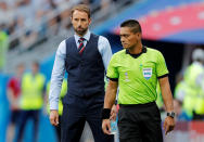<p>England manager Gareth Southgate and fourth official Norbert Hauata during the match REUTERS/Carlos Barria </p>
