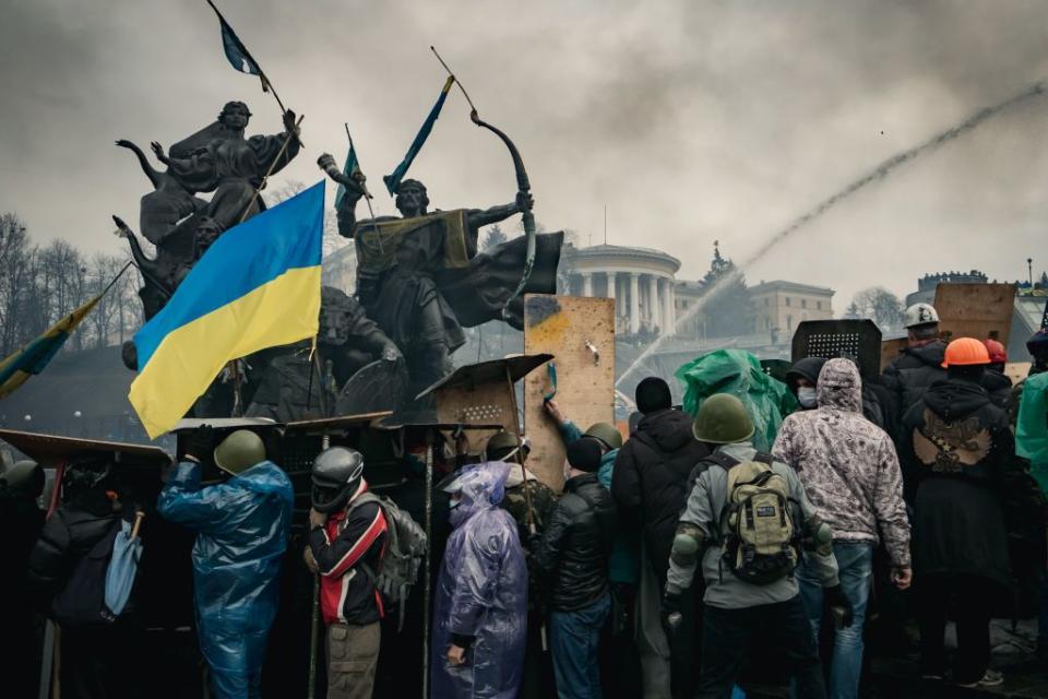 Protesters fighting government forces at barricades on Maidan Nezalezhnosti (Independence Square) on Feb. 19, 2014 in Kyiv, Ukraine. (Serhii Mykhalchuk/Global Images Ukraine via Getty Images)