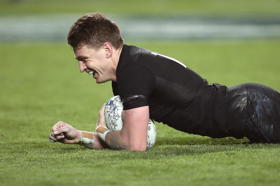 New Zealand's Beauden Barrett scores a try against Australia in the Bledisloe Cup rugby test match at Eden Park in Auckland, New Zealand, Saturday Aug. 25, 2018. (AP Photo/David Rowland)