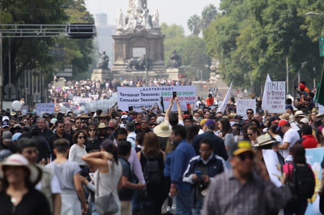 FOTOS | Así fue la 'Marcha Fifí' contra la consulta de López Obrador