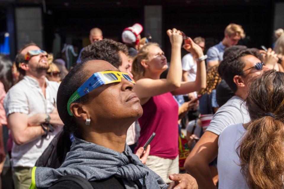 New Yorkers gather in Manhattan to view the 2017 eclipse. Erik Thomas/NY Post