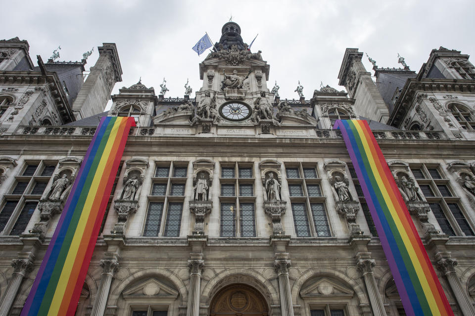 <p>Flags with the colors of the LGBT community hang on the City Hall facade in Paris, June 13, 2016. (EPA/Jeremy Lempin) </p>