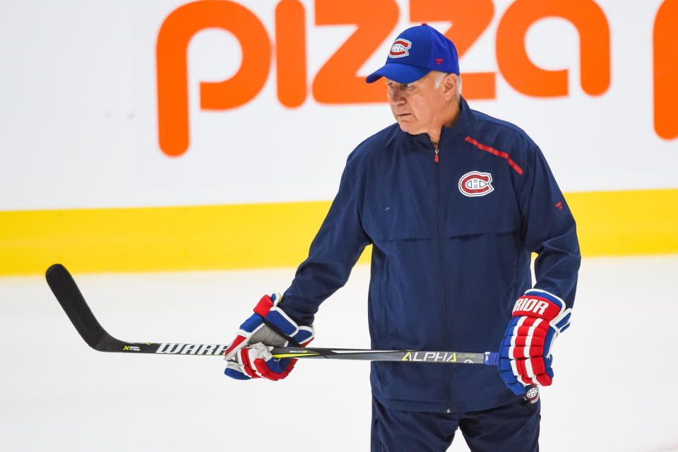 MONTREAL, QC - JULY 21: Montreal Canadiens head coach Claude Julien looks over drills during the Montreal Canadiens training camp on July 21, 2020, at Bell Sports Complex in Brossard, QC (Photo by David Kirouac/Icon Sportswire via Getty Images)