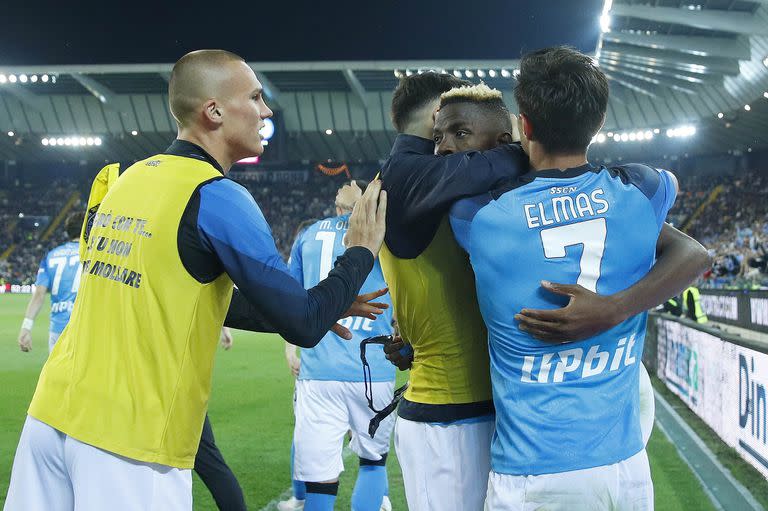 Victor Osimhen celebra el gol que le dio el empate y, también, la gloria al Nápoli (Photo by Matteo Ciambelli/DeFodi Images via Getty Images)