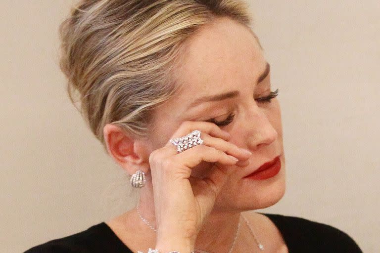 Sharon Stone, golpe tras golpe