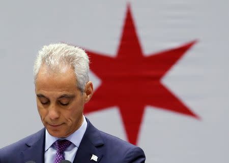 Chicago Mayor Rahm Emanuel pauses during his speech on the city's surge in violence in Chicago, Illinois, U.S., September 22, 2016. REUTERS/Jim Young