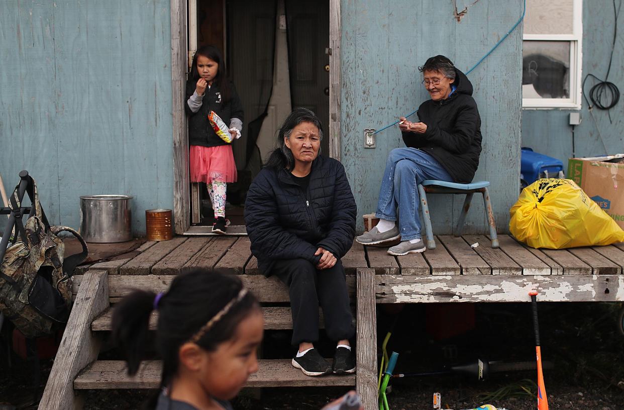 Lizzy Hawley (C) and her sister Ella Hawley (R) relax together on September 10, 2019 in Kivalina, Alaska. (Photo: Joe Raedle via Getty Images)