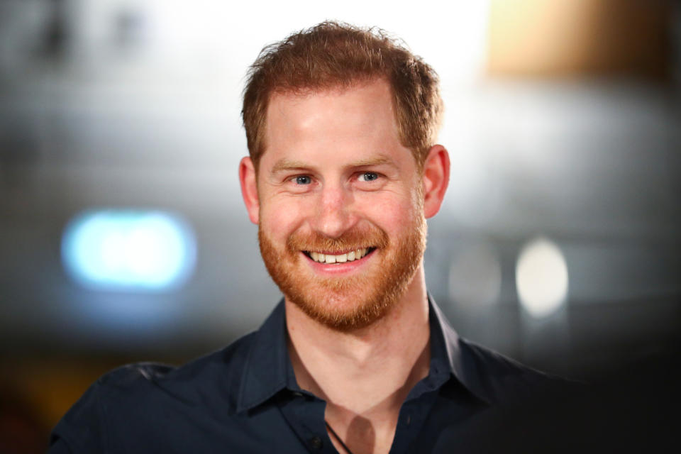 LONDON, ENGLAND - FEBRUARY 28: Prince Harry, Duke of Sussex speaks with members of the Invictus Games Choir at Abbey Road Studios, where a single has been recorded for the Invictus Games Foundation on February 28, 2020 in London, England.  (Photo by Hannah McKay - WPA Pool / Gettyimages)