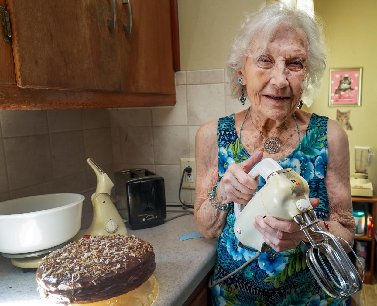 Arlene McCardle, junior winner in the 1952 Pillsbury Grand National Recipe and Baking Contest for her Venetian Cocoanut Cake, recently baked the cake with her daughters for her 90th birthday. Pillsbury renamed McCardle's cake Venetian Cream-Filled Layers when it published the recipe in a booklet in 1953.