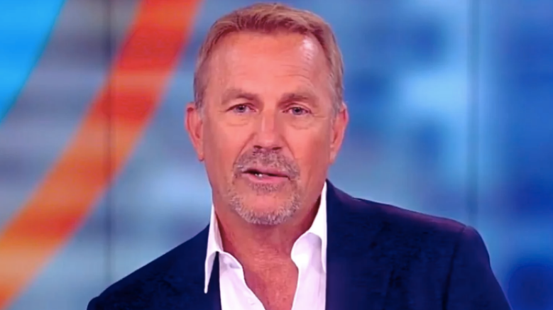 El actor Kevin Costner casi llora al hablar del tema migratorio. Foto: Twitter.com/TheView