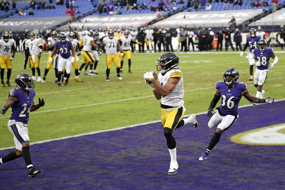 Pittsburgh Steelers wide receiver Chase Claypool, center left, makes a touchdown catch on a pass from quarterback Ben Roethlisberger (7) during the second half of an NFL football game against the Baltimore Ravens, Sunday, Nov. 1, 2020, in Baltimore. (AP Photo/Nick Wass)