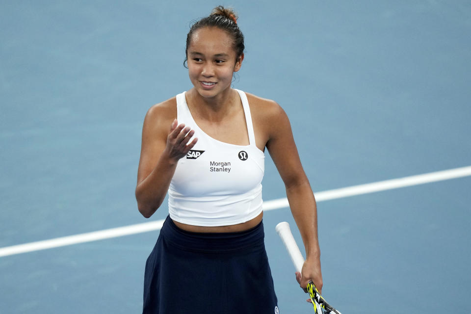 La canadiense Leylah Fernandez celebra tras ganar a la chilena Daniela Seguel en un partido de la United Cup, en Sydney, el 31 de diciembre de 2023. (AP Foto/Rick Rycroft)