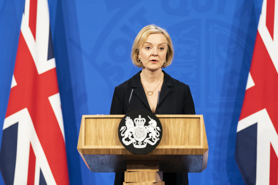 Liz Truss lucha por no ser la primera ministra más breve del Reino Unido. (Photo by Sean Smith - Pool/Getty Images)