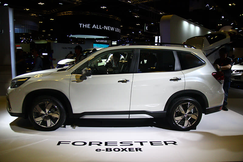Subaru於本屆新加坡車展展出Forester e-Boxer。