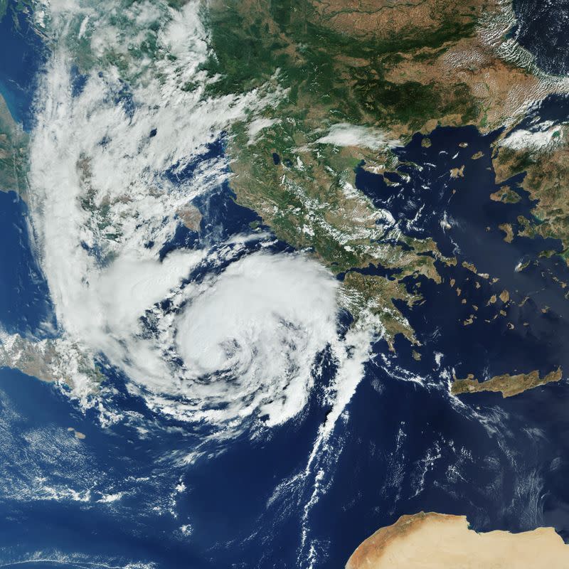 Imagen satelital de la tormenta Ianos cerca de Grecia